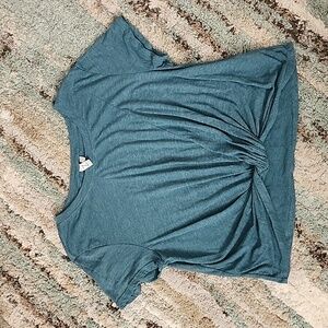 Like new croptop with twist